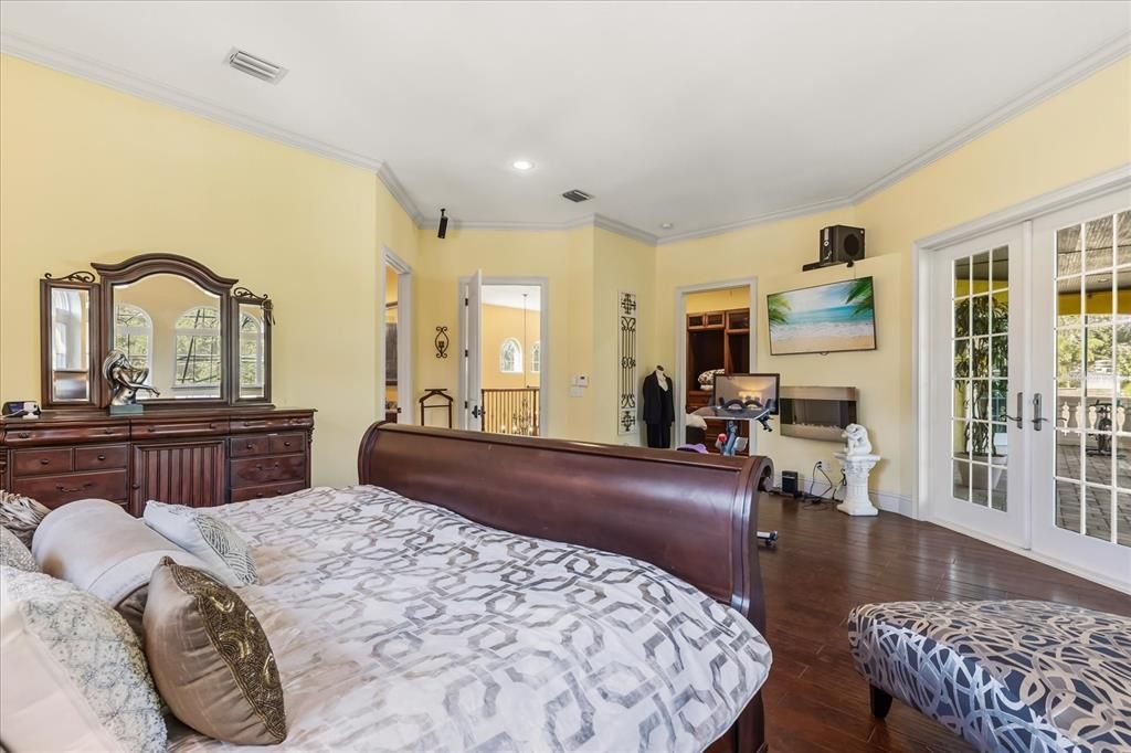 For Sale: $2,200,000 (5 beds, 4 baths, 4106 Square Feet)