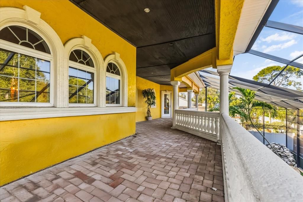 For Sale: $2,200,000 (5 beds, 4 baths, 4106 Square Feet)