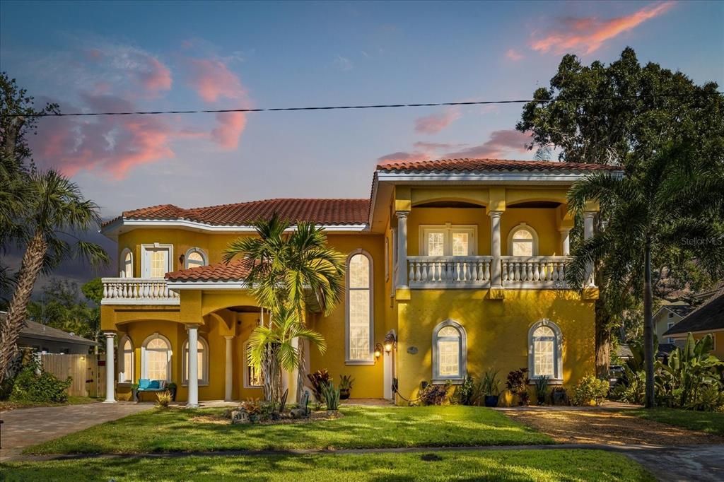 For Sale: $2,200,000 (5 beds, 4 baths, 4106 Square Feet)