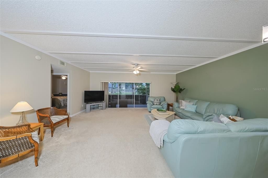 На продажу: $330,000 (2 спален, 2 ванн, 1450 Квадратных фут)