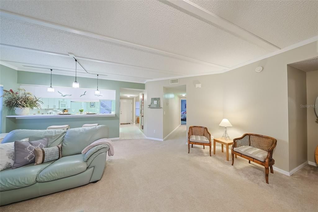 На продажу: $330,000 (2 спален, 2 ванн, 1450 Квадратных фут)