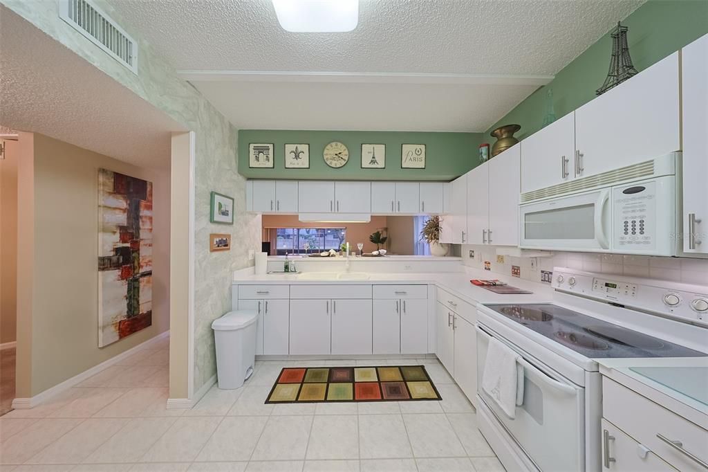 На продажу: $330,000 (2 спален, 2 ванн, 1450 Квадратных фут)