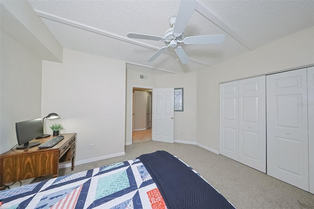 На продажу: $330,000 (2 спален, 2 ванн, 1450 Квадратных фут)