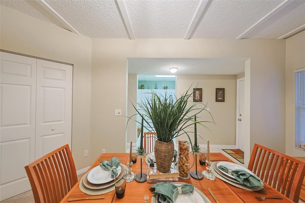 На продажу: $330,000 (2 спален, 2 ванн, 1450 Квадратных фут)