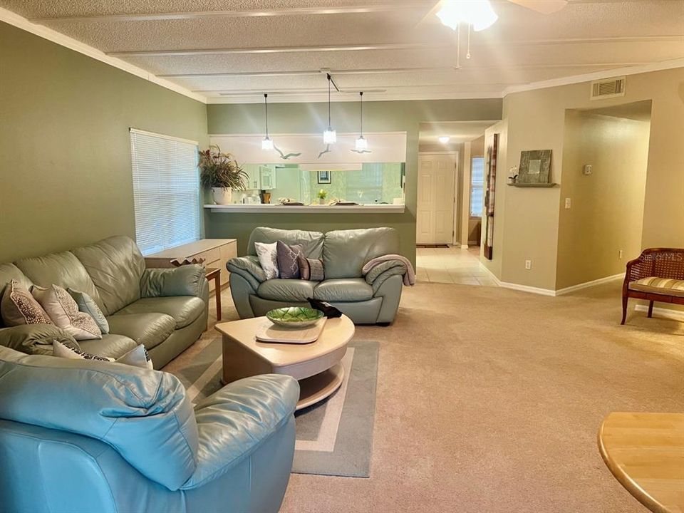 На продажу: $330,000 (2 спален, 2 ванн, 1450 Квадратных фут)