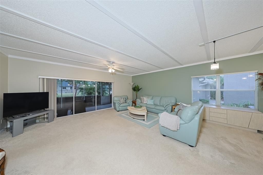 На продажу: $330,000 (2 спален, 2 ванн, 1450 Квадратных фут)