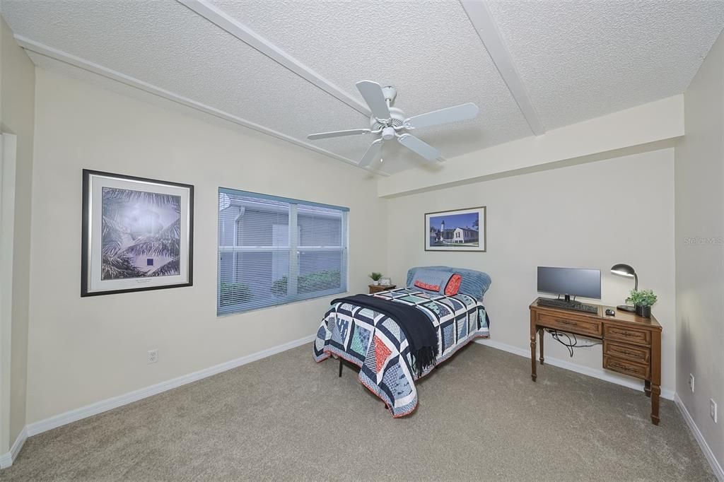 На продажу: $330,000 (2 спален, 2 ванн, 1450 Квадратных фут)