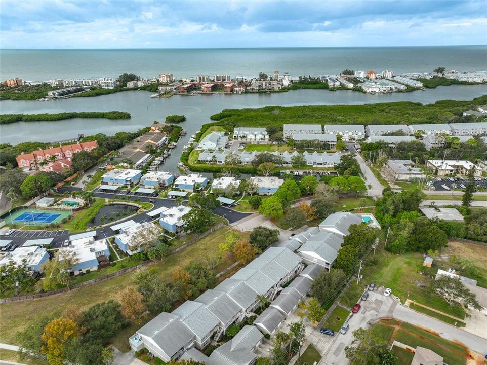 На продажу: $330,000 (2 спален, 2 ванн, 1450 Квадратных фут)