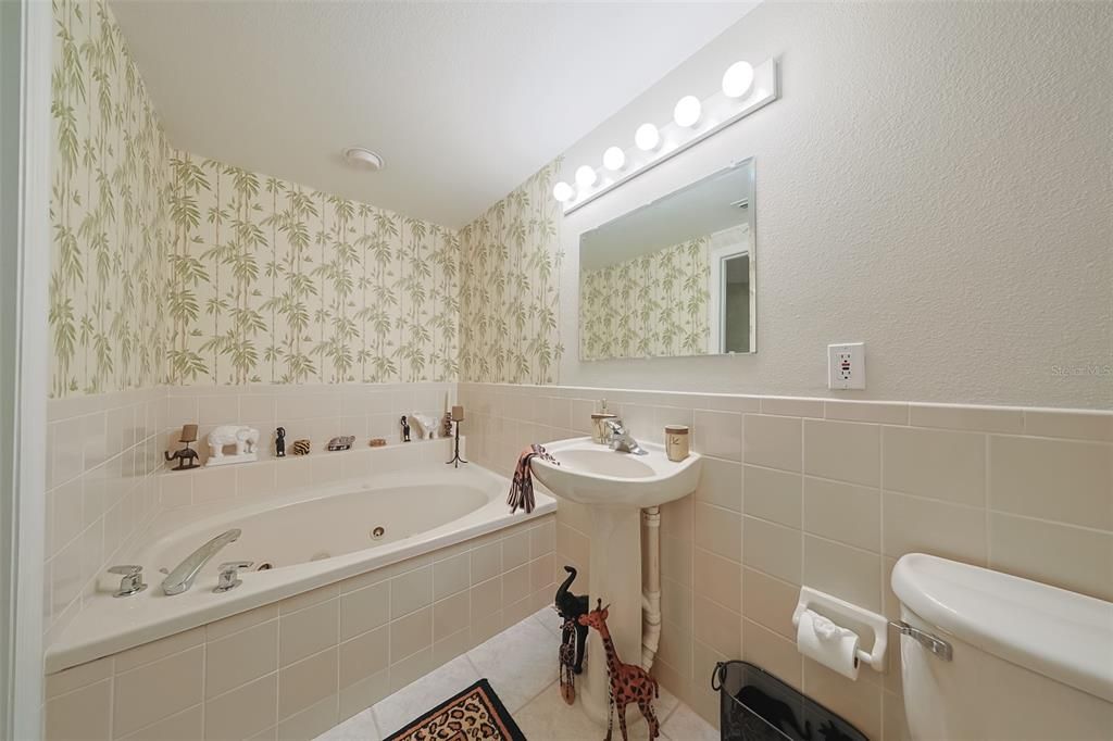 На продажу: $330,000 (2 спален, 2 ванн, 1450 Квадратных фут)