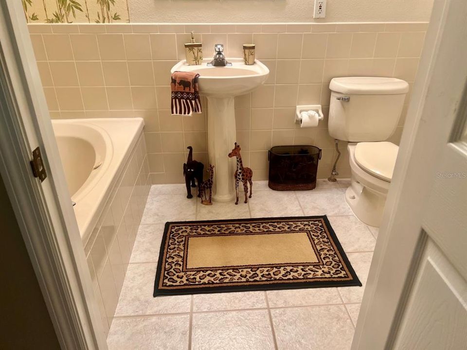 На продажу: $330,000 (2 спален, 2 ванн, 1450 Квадратных фут)