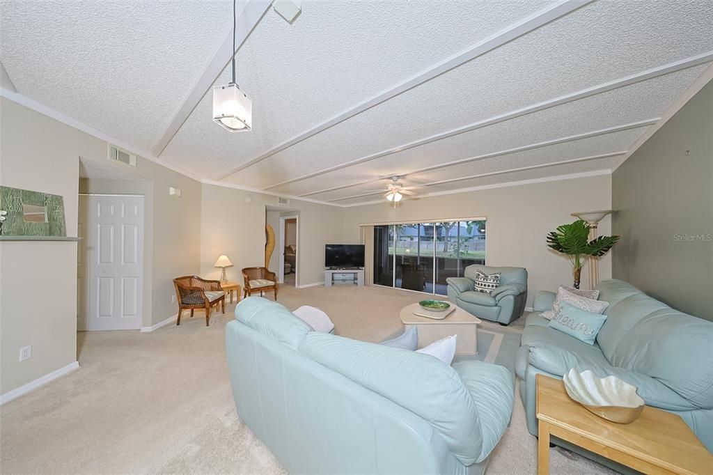 На продажу: $330,000 (2 спален, 2 ванн, 1450 Квадратных фут)