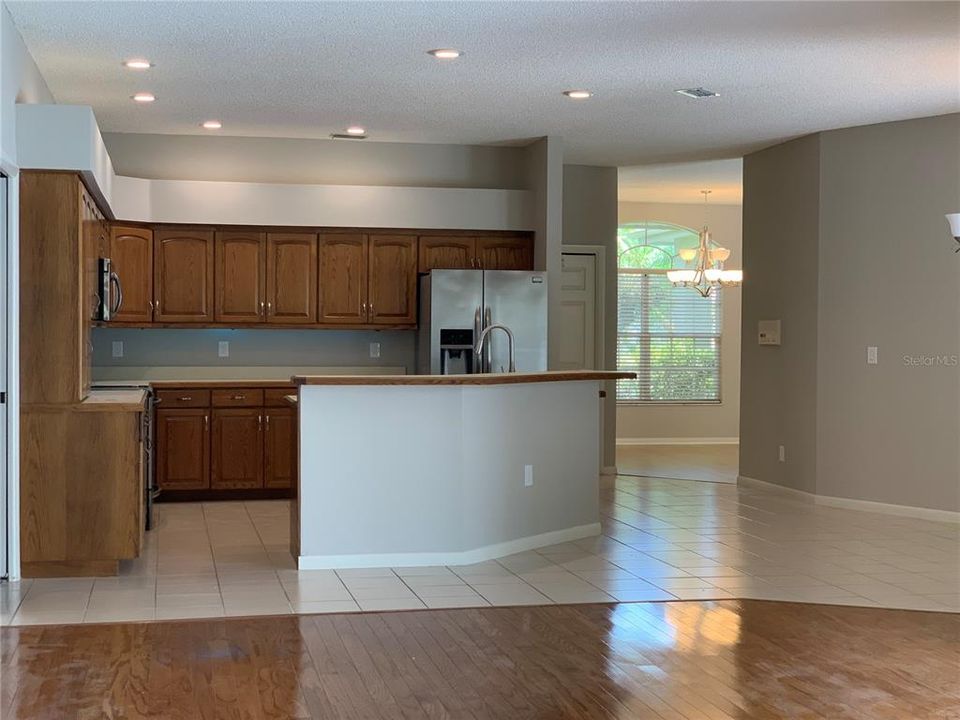 For Rent: $4,100 (4 beds, 3 baths, 2703 Square Feet)