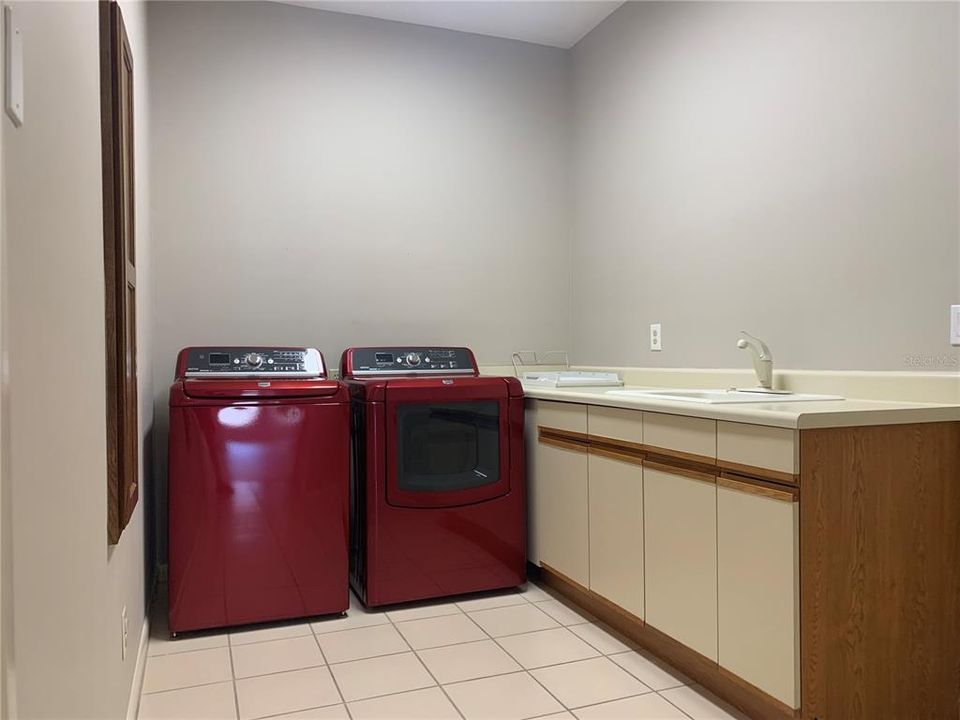 For Rent: $4,100 (4 beds, 3 baths, 2703 Square Feet)