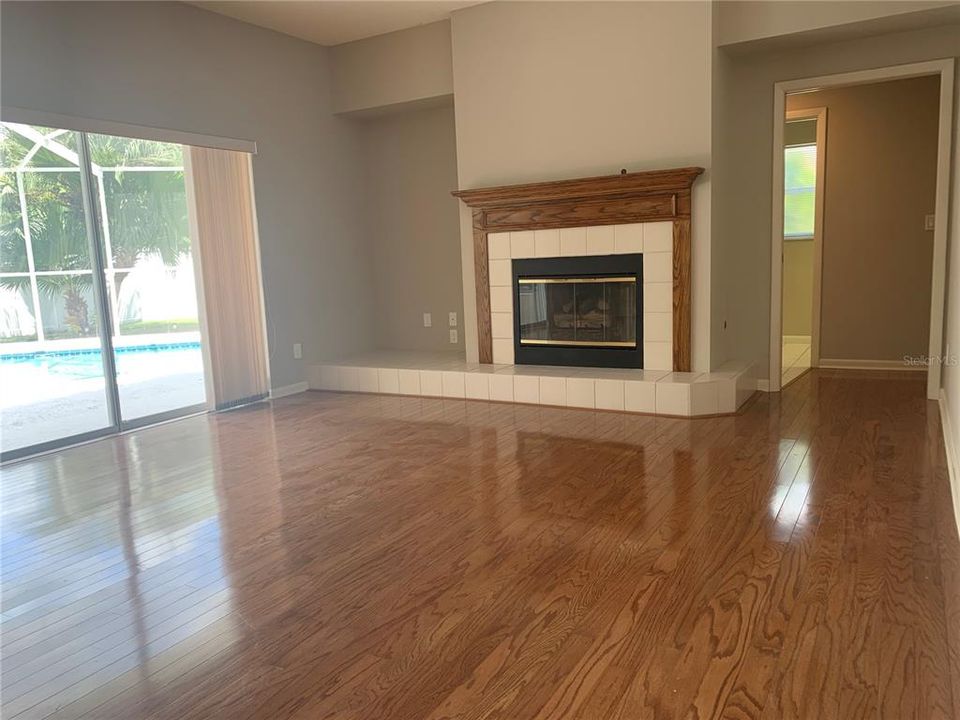 For Rent: $4,100 (4 beds, 3 baths, 2703 Square Feet)