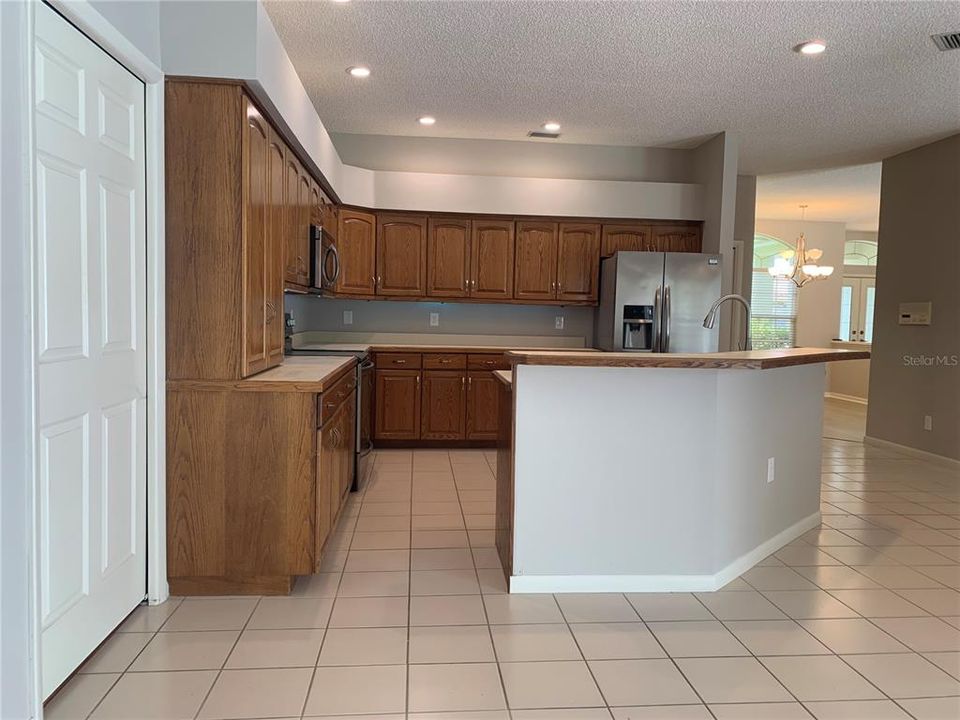 For Rent: $4,100 (4 beds, 3 baths, 2703 Square Feet)