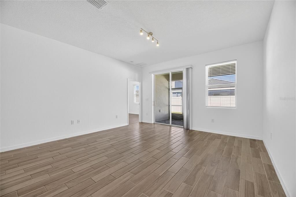 For Sale: $365,000 (4 beds, 2 baths, 1612 Square Feet)