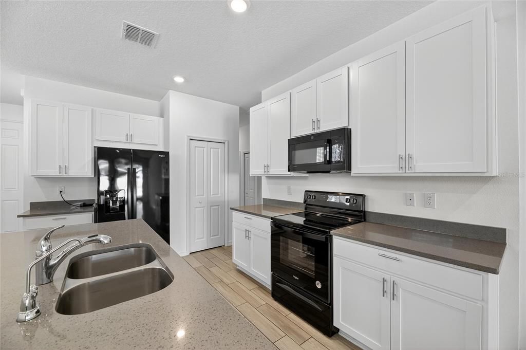 For Sale: $365,000 (4 beds, 2 baths, 1612 Square Feet)