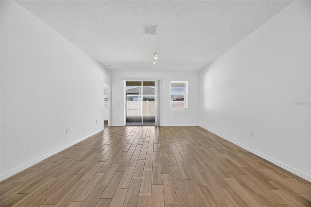 For Sale: $365,000 (4 beds, 2 baths, 1612 Square Feet)