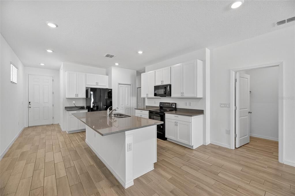 For Sale: $365,000 (4 beds, 2 baths, 1612 Square Feet)