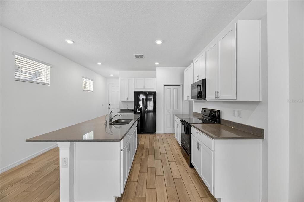 For Sale: $365,000 (4 beds, 2 baths, 1612 Square Feet)