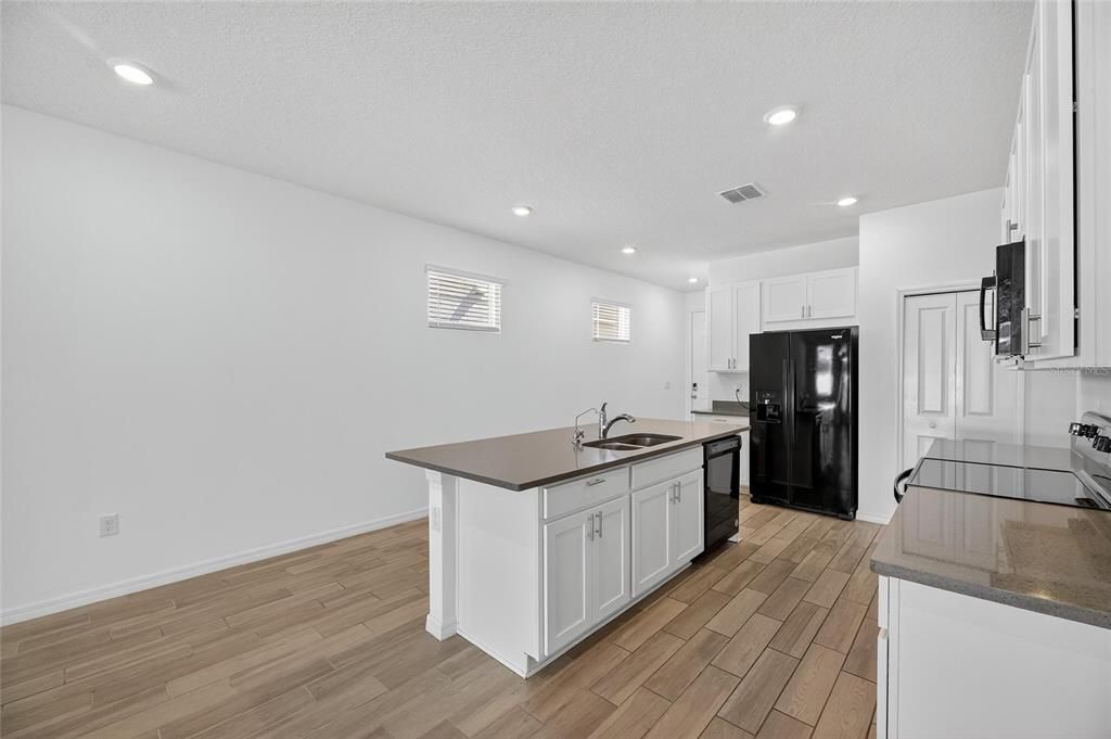 For Sale: $365,000 (4 beds, 2 baths, 1612 Square Feet)