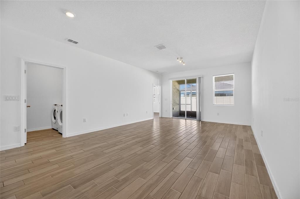 For Sale: $365,000 (4 beds, 2 baths, 1612 Square Feet)