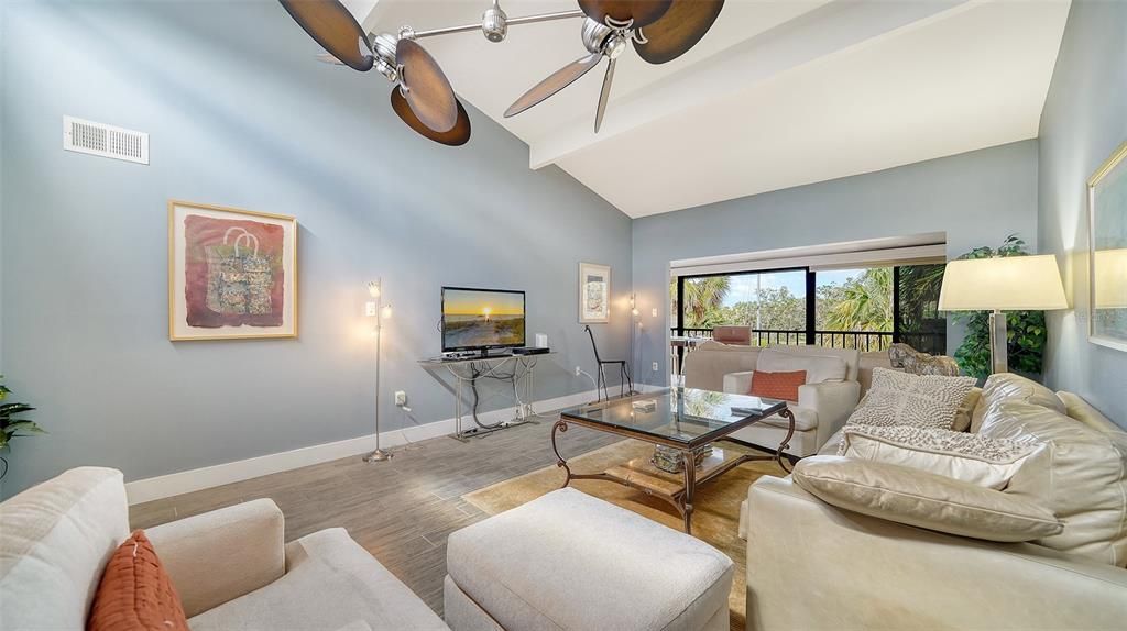 На продажу: $524,800 (2 спален, 2 ванн, 1424 Квадратных фут)