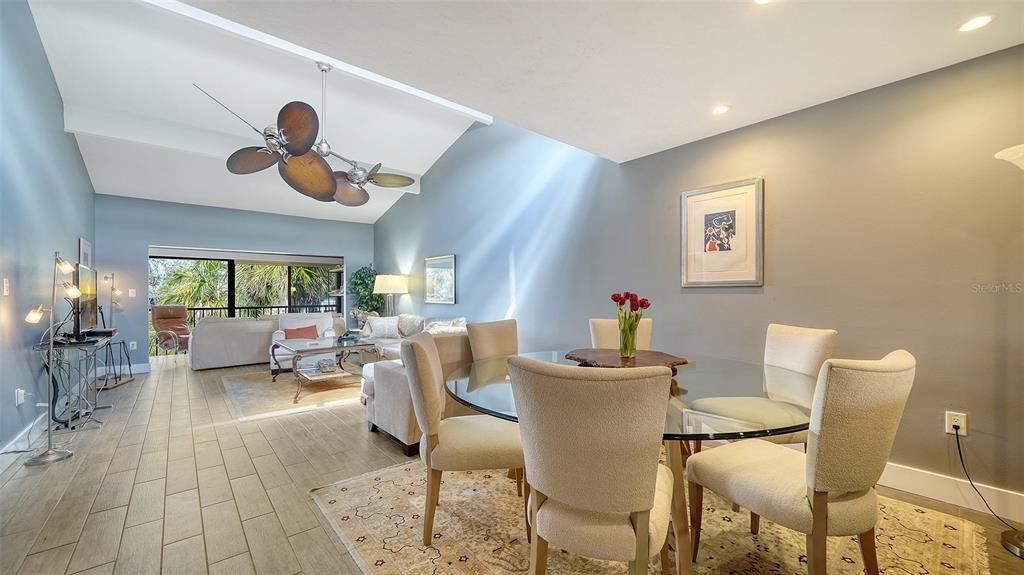 На продажу: $524,800 (2 спален, 2 ванн, 1424 Квадратных фут)