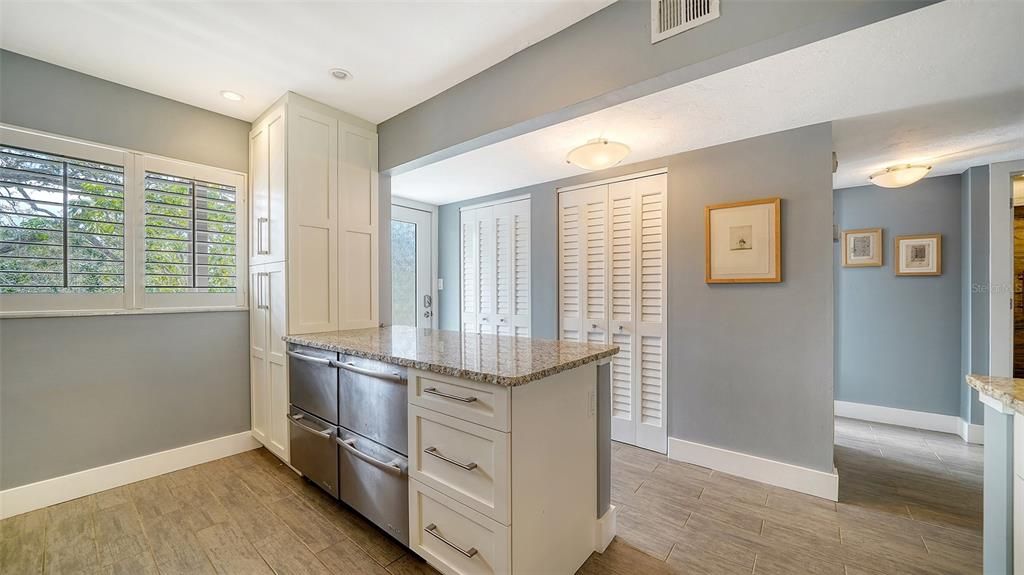 На продажу: $524,800 (2 спален, 2 ванн, 1424 Квадратных фут)