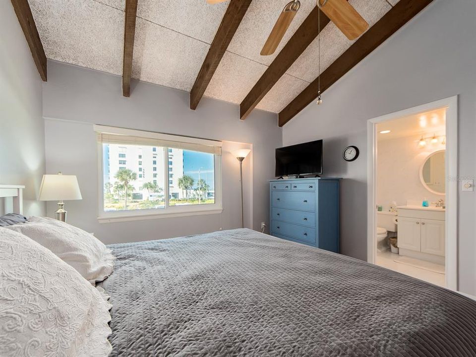 For Rent: $4,500 (2 beds, 2 baths, 1118 Square Feet)