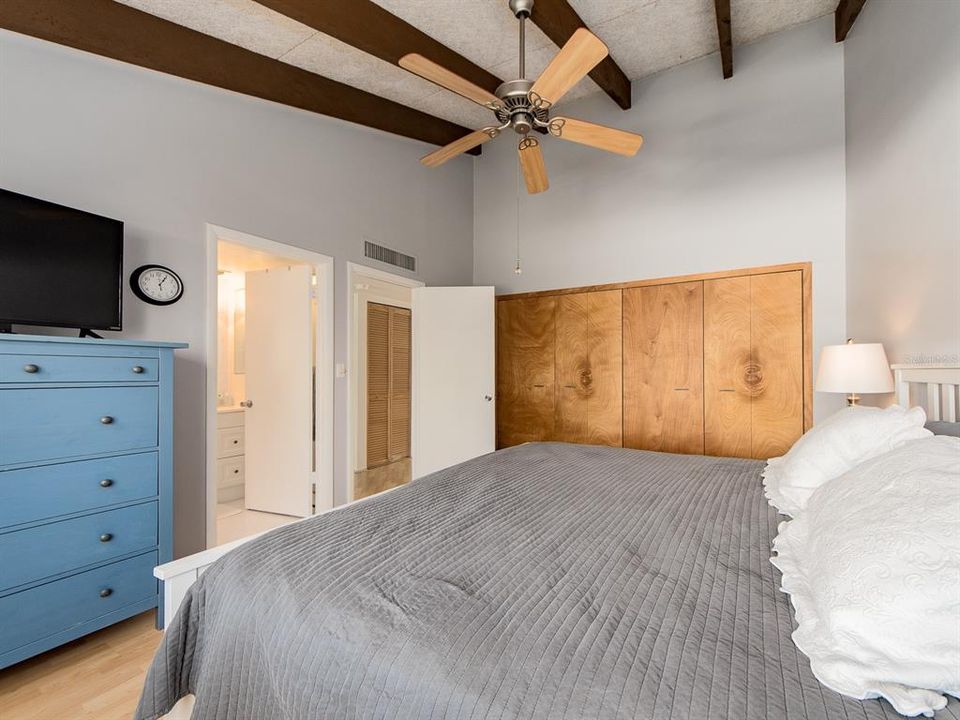 For Rent: $4,500 (2 beds, 2 baths, 1118 Square Feet)