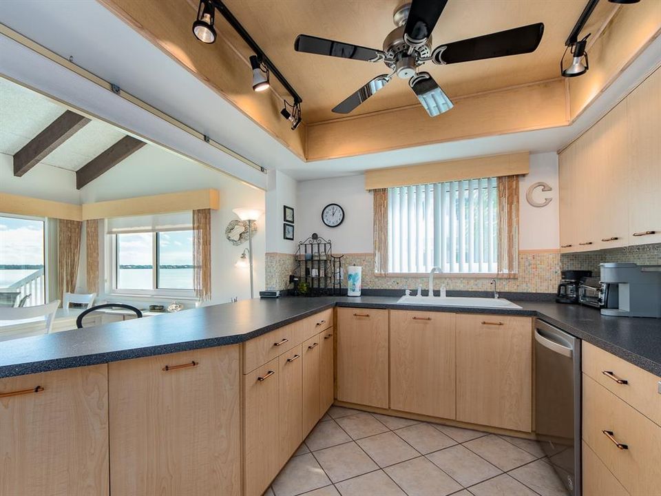 For Rent: $4,500 (2 beds, 2 baths, 1118 Square Feet)