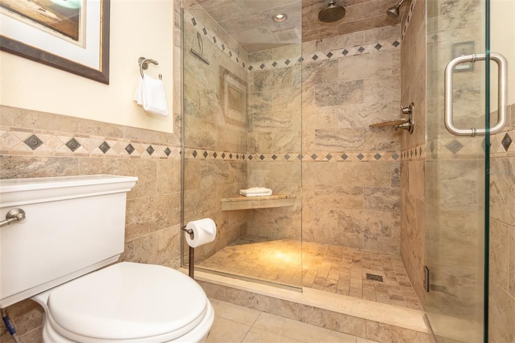 For Sale: $455,000 (2 beds, 2 baths, 1252 Square Feet)