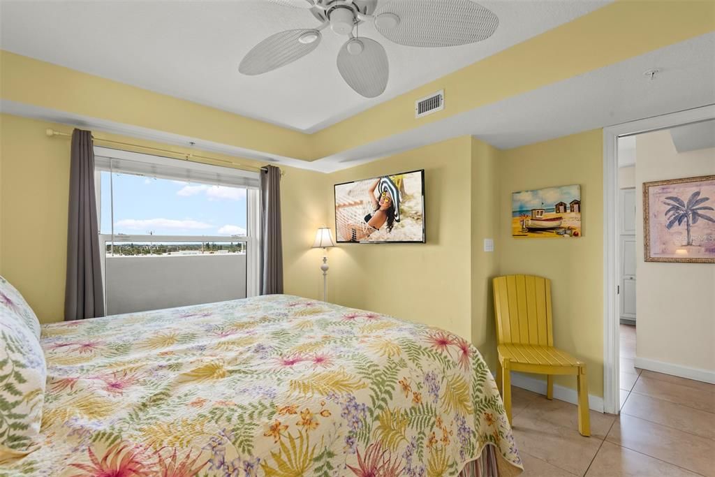 For Sale: $455,000 (2 beds, 2 baths, 1252 Square Feet)