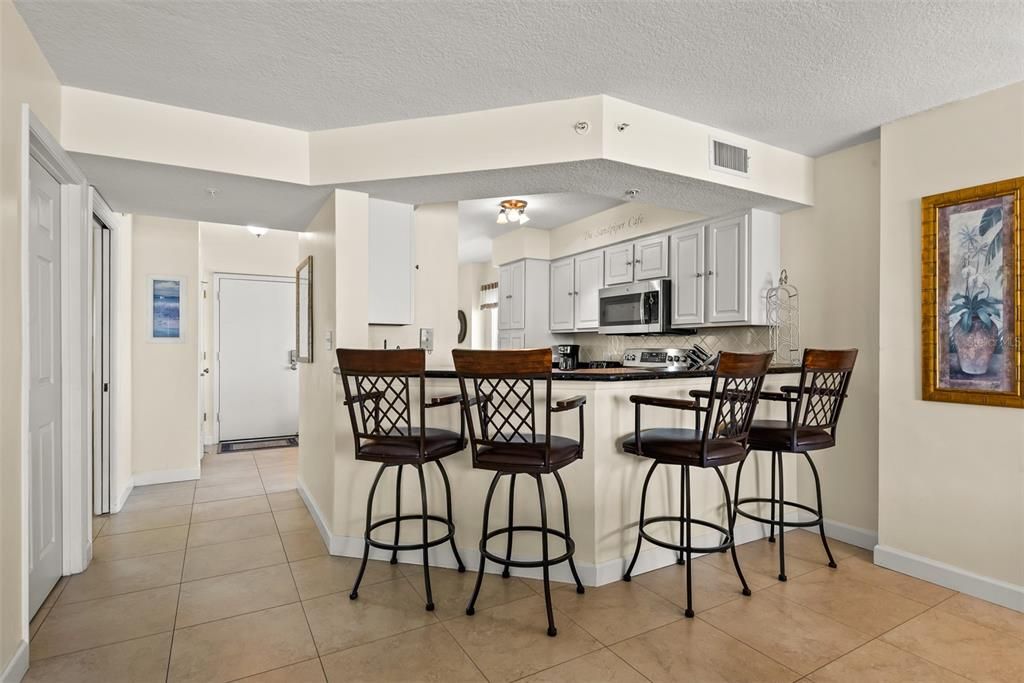 For Sale: $455,000 (2 beds, 2 baths, 1252 Square Feet)