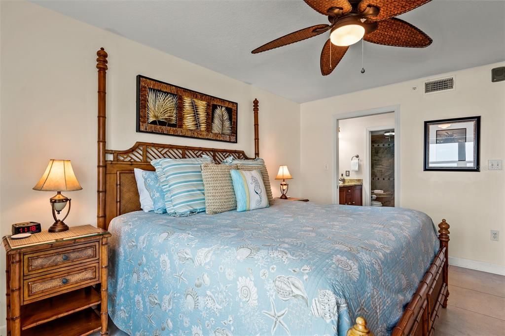 For Sale: $455,000 (2 beds, 2 baths, 1252 Square Feet)