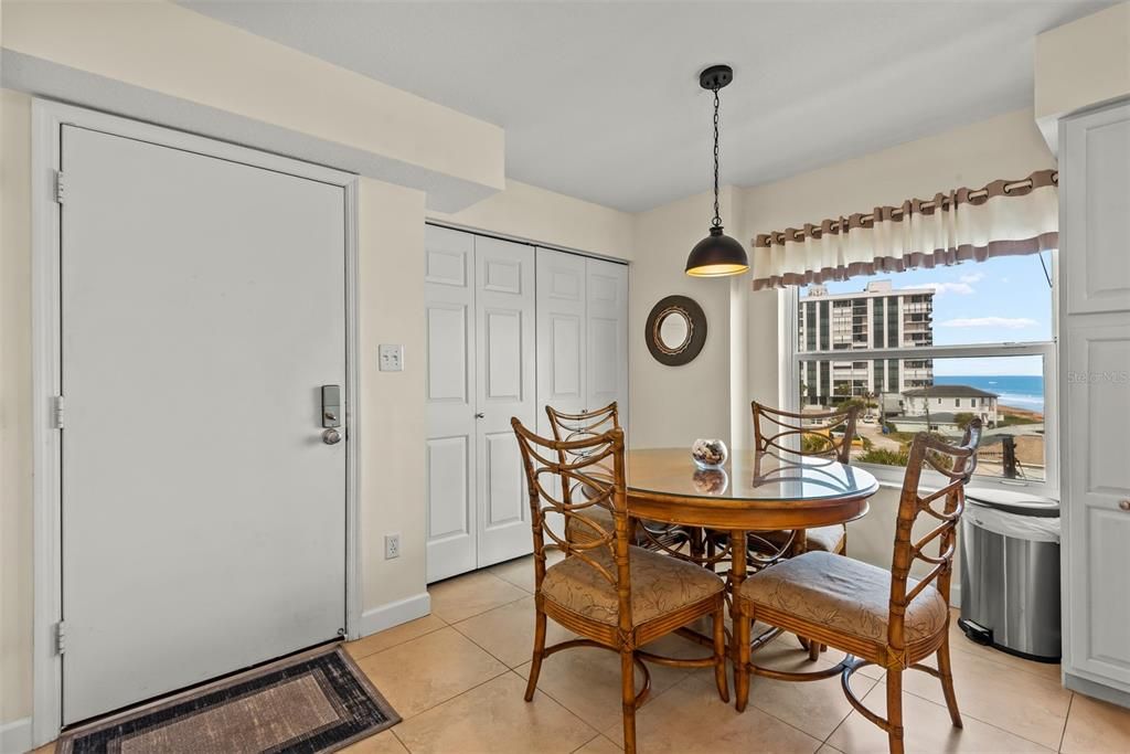 For Sale: $455,000 (2 beds, 2 baths, 1252 Square Feet)