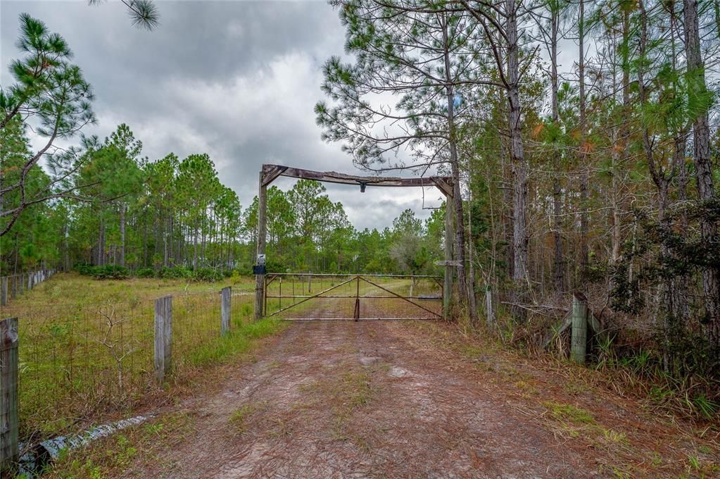 На продажу: $300,000 (10.00 acres)