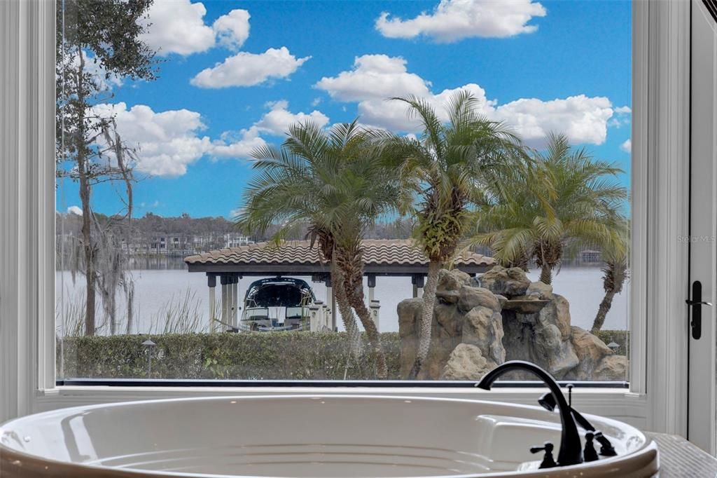 Под контрактом: $4,899,000 (6 спален, 6 ванн, 8267 Квадратных фут)