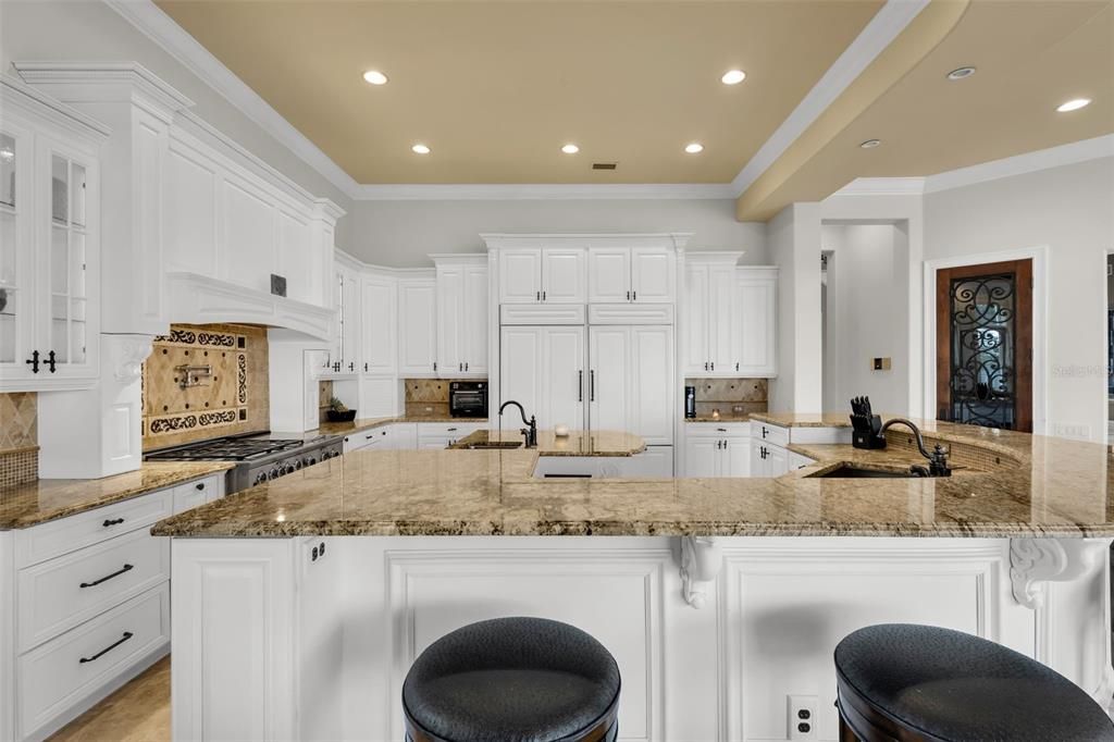 Под контрактом: $4,899,000 (6 спален, 6 ванн, 8267 Квадратных фут)