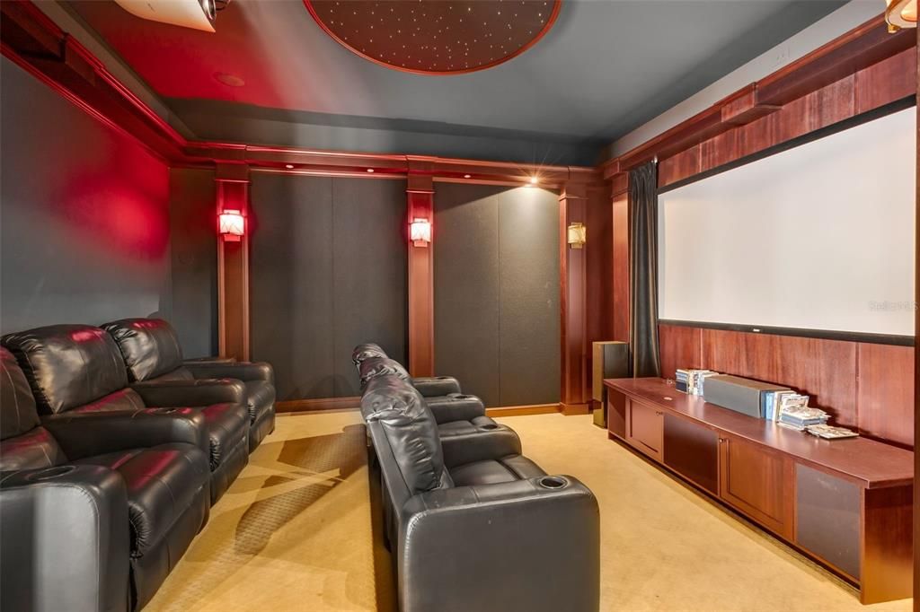 Под контрактом: $4,899,000 (6 спален, 6 ванн, 8267 Квадратных фут)