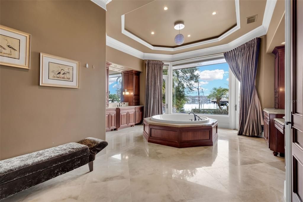 Под контрактом: $4,899,000 (6 спален, 6 ванн, 8267 Квадратных фут)