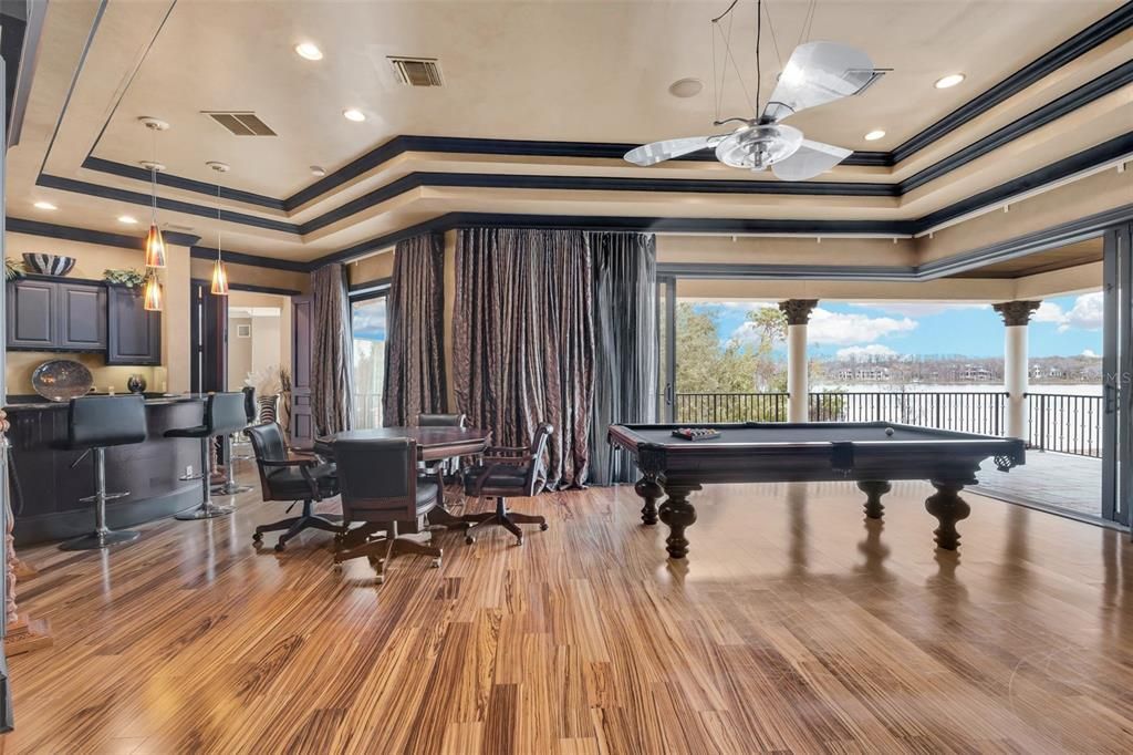 Под контрактом: $4,899,000 (6 спален, 6 ванн, 8267 Квадратных фут)