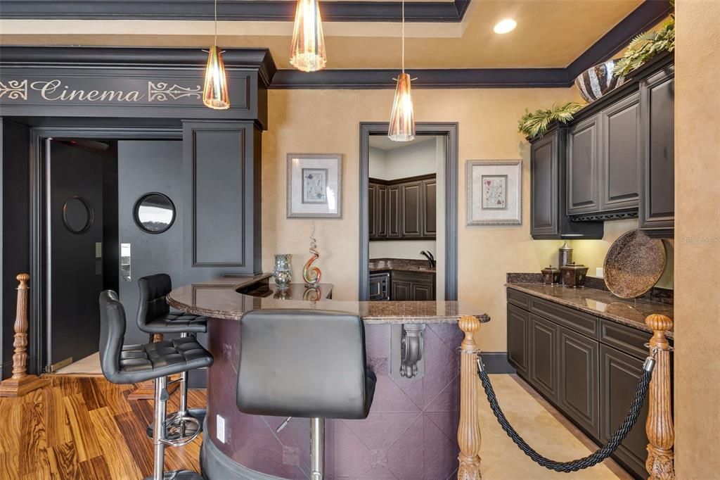 Под контрактом: $4,899,000 (6 спален, 6 ванн, 8267 Квадратных фут)