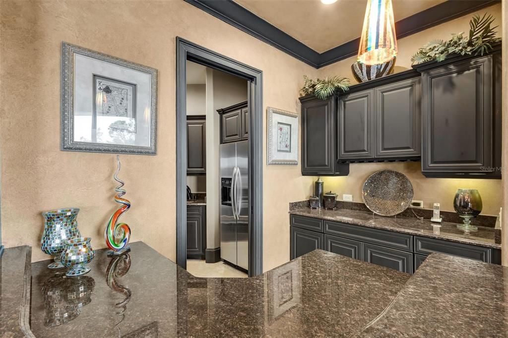 Под контрактом: $4,899,000 (6 спален, 6 ванн, 8267 Квадратных фут)