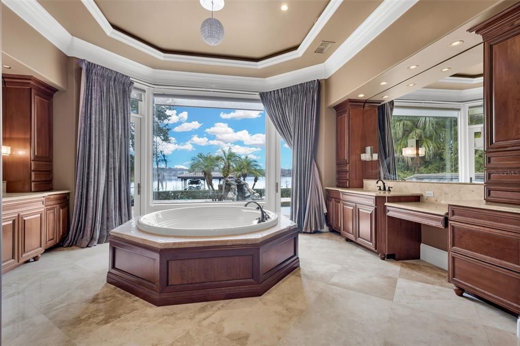 Под контрактом: $4,899,000 (6 спален, 6 ванн, 8267 Квадратных фут)