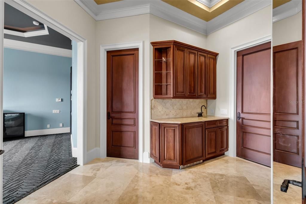 Под контрактом: $4,899,000 (6 спален, 6 ванн, 8267 Квадратных фут)