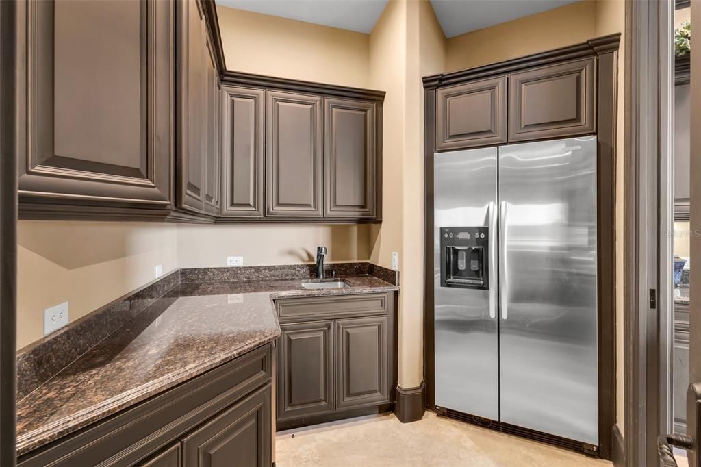 Под контрактом: $4,899,000 (6 спален, 6 ванн, 8267 Квадратных фут)