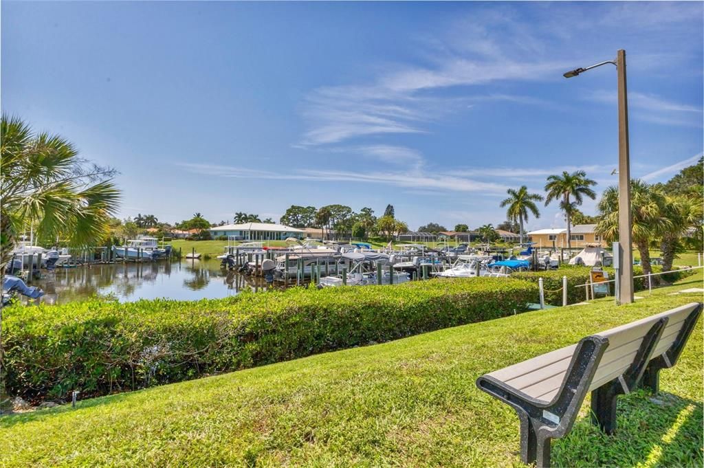 На продажу: $290,000 (2 спален, 2 ванн, 1974 Квадратных фут)