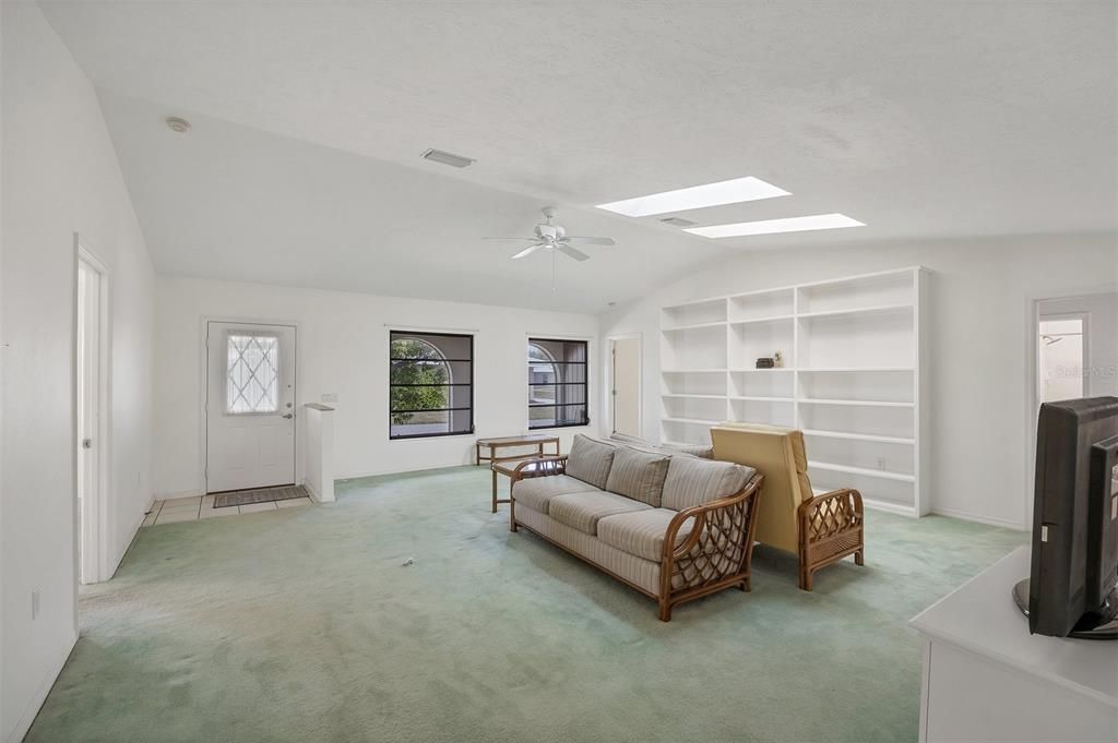 На продажу: $290,000 (2 спален, 2 ванн, 1974 Квадратных фут)